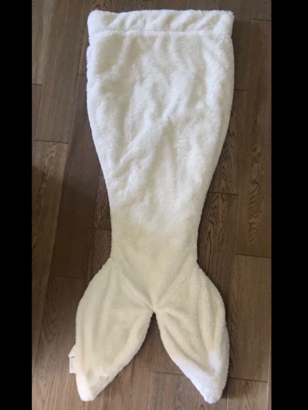 EUC: Nicole Miller Home Kids Fuzzy Shimmer Mermaid Tail Blanket Sleeping Bag